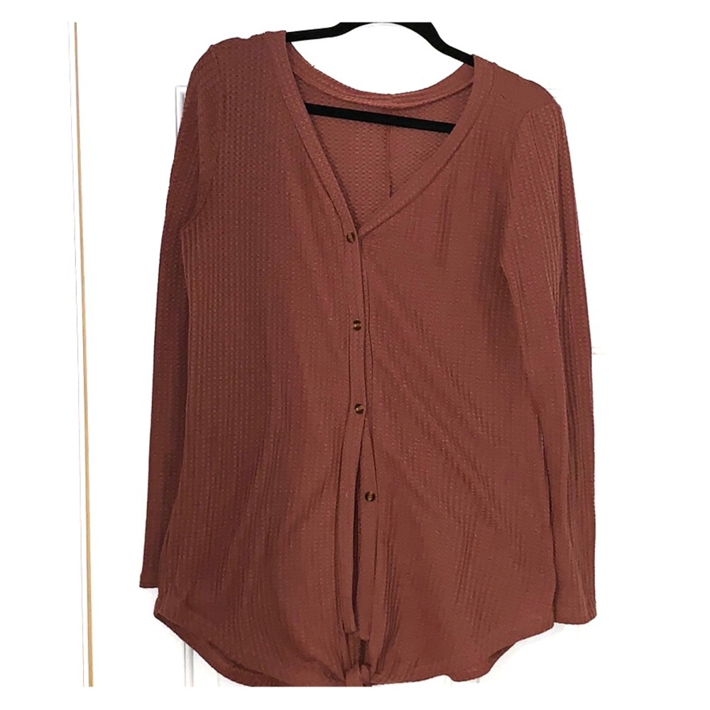 Long shirt tie detail